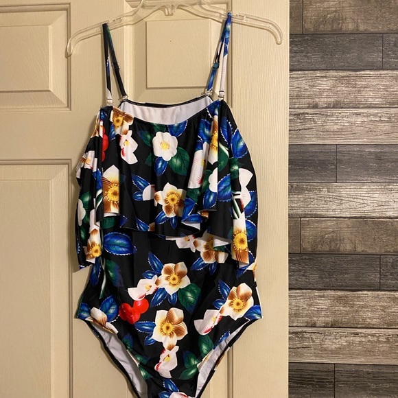 Swimsuit - Picture 4 of 5